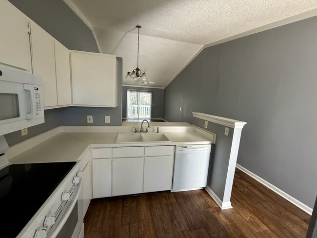 Building Photo - 105 Shoals Dr