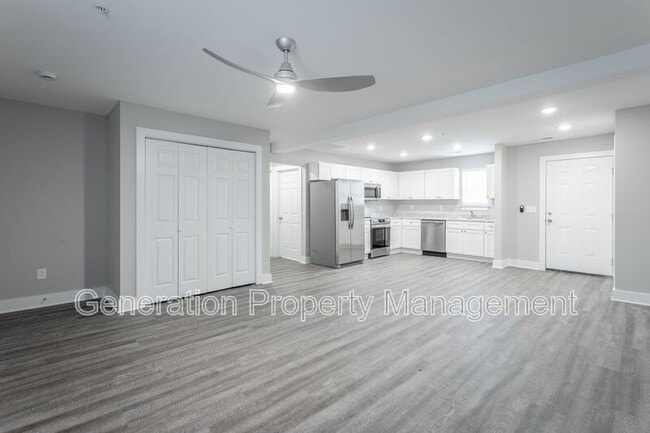 Building Photo - 5 Meadowbrook Dr W