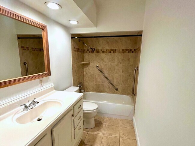 Building Photo - 2175 NE 56th St