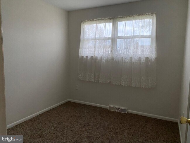 Building Photo - 21 Ridge Dr