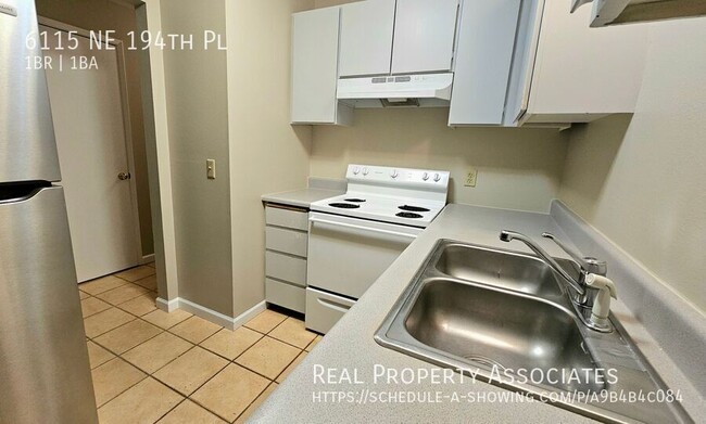 Building Photo - Quiet Apartment in Kenmore *Covered Parkin...