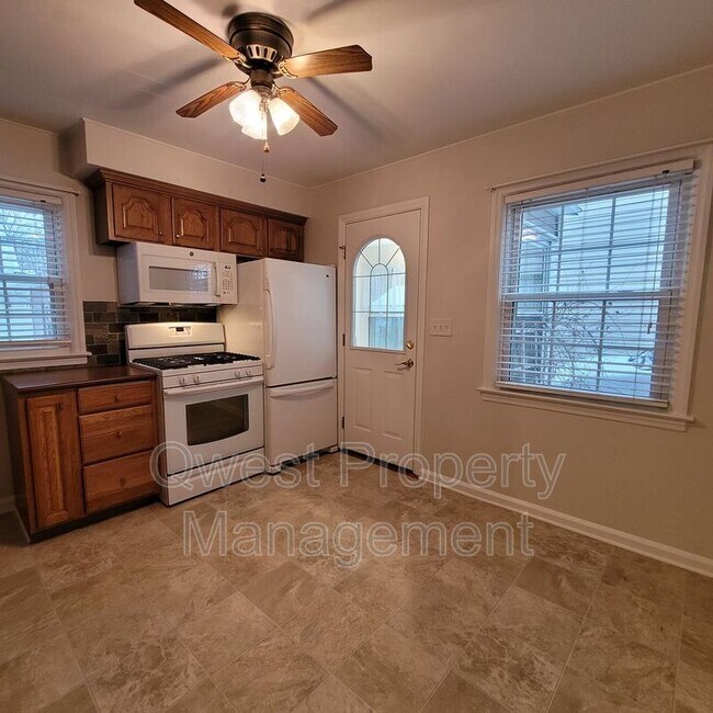 Building Photo - 2220 Monroe Ave NW