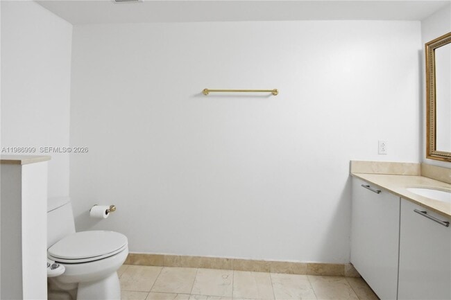 Building Photo - 1800 N Bayshore Dr