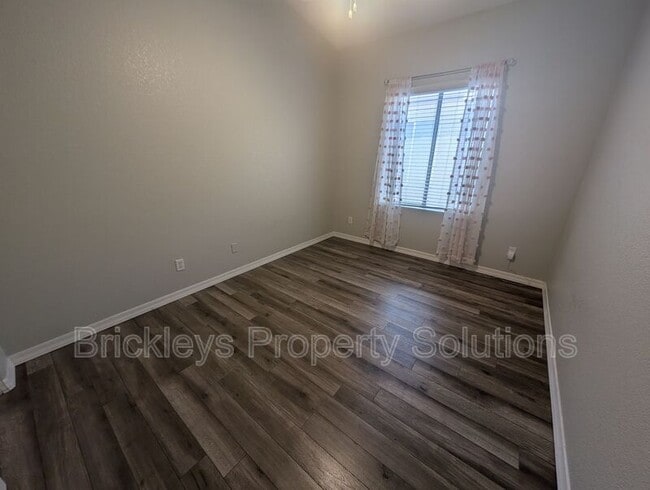 Building Photo - 9213 E Wood Dr