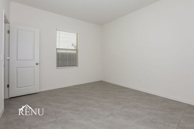 Building Photo - 35607 W San Capistrano Ave