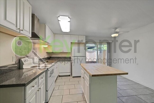 Building Photo - 6705 Greenback Ln