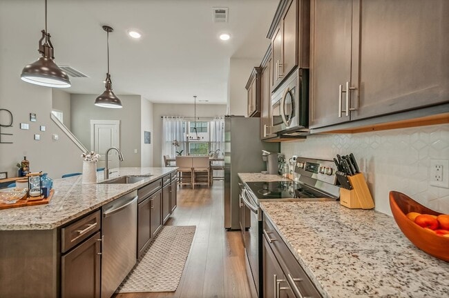 Building Photo - 207 Stonecrest Cir