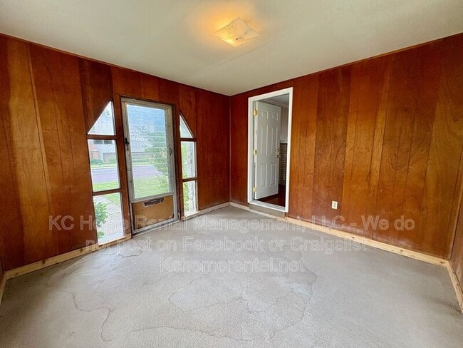 Building Photo - 7839 Robinson St