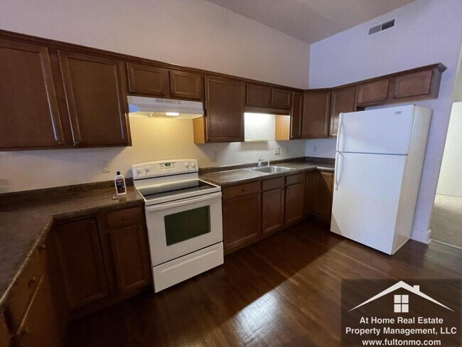 Building Photo - 518 Court Street, Apartment A