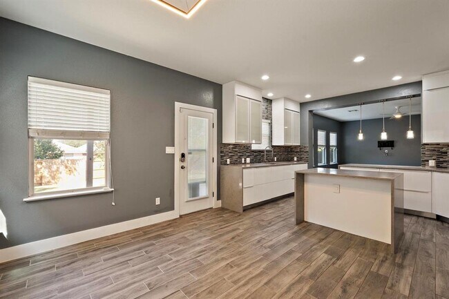 Building Photo - 11416 Flushwing Dr