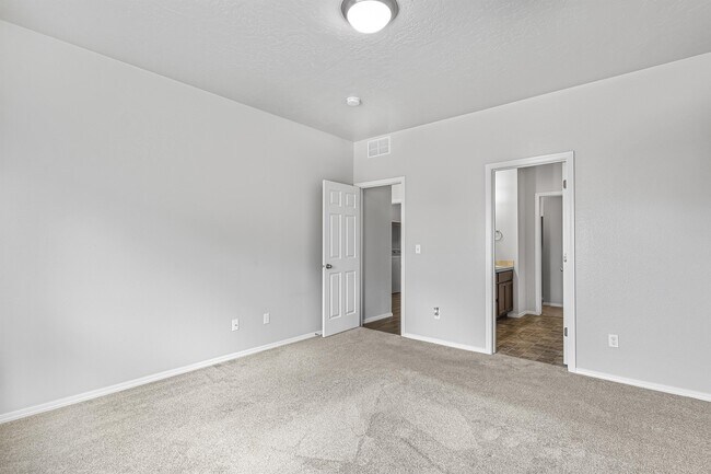 Building Photo - 6518 E Fairmount St