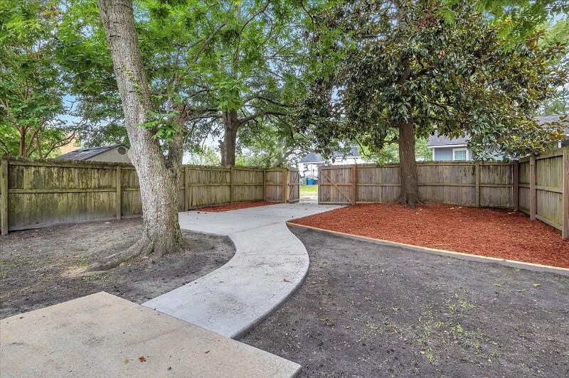 Building Photo - 103 N 13th St