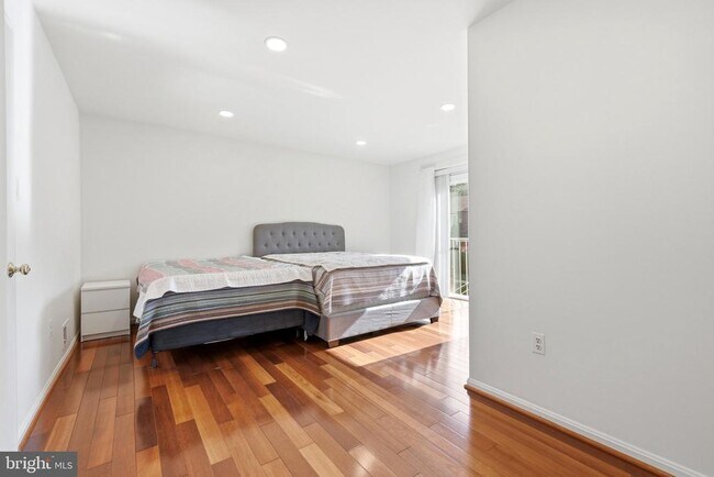 Building Photo - 3695 Persimmon Cir
