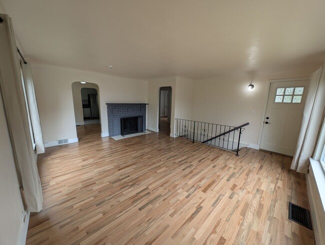 Building Photo - Updated 3 Bedroom Charmer in the Heart of ...