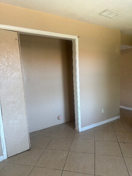 Building Photo - 6068 Beechcraft St
