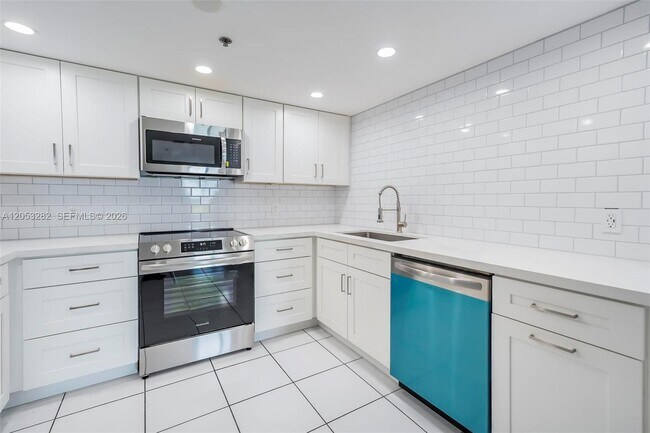 Building Photo - 1650 Coral Wy