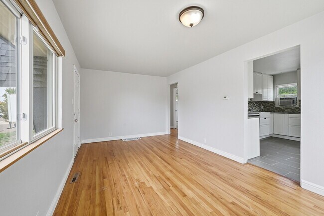 Building Photo - $2,245.95 -  2 bed, 1 bath located in Denver with a big backyard and In Unit Laundry!