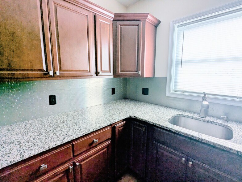 Building Photo - 1329 Penn Ave