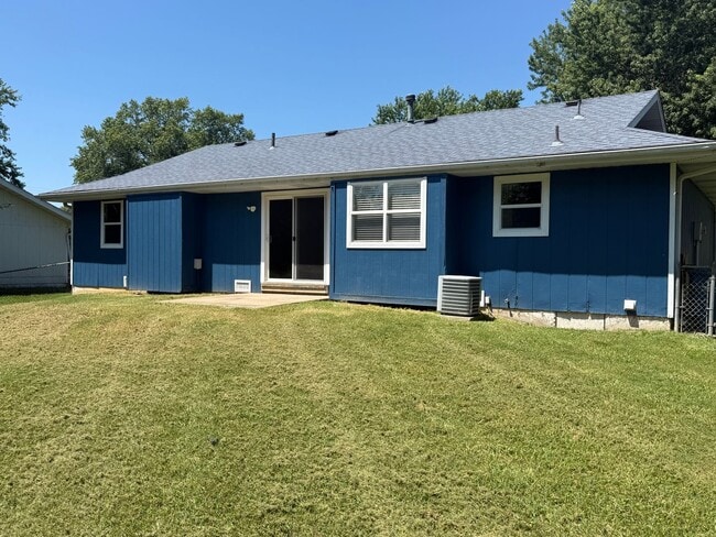 Building Photo - Remodeled 3 Bedroom 2 Bathroom home in Battlefield MO