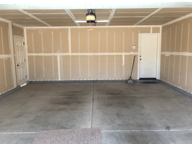 Building Photo - 4734 W Reese Ave