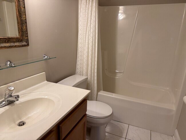 Building Photo - 1202 Griffin Lake Ave