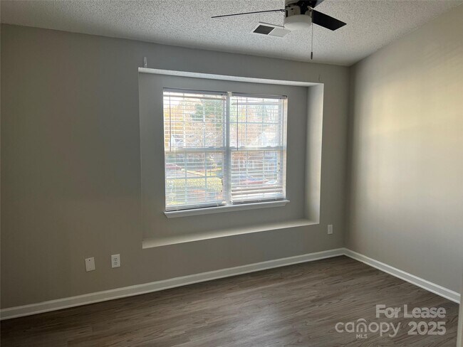 Building Photo - 6075 Cougar Ln