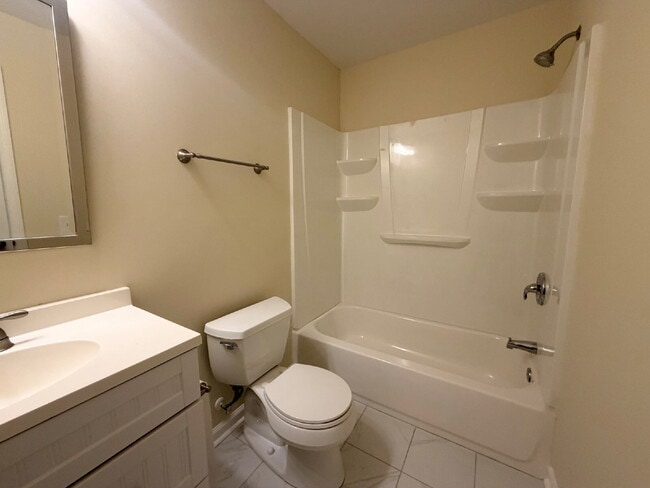 Building Photo - Updated & Spacious Two Bedroom Townhouse!