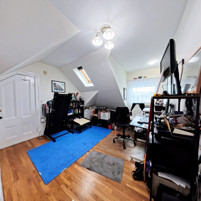 Building Photo - 185 Davis Ave