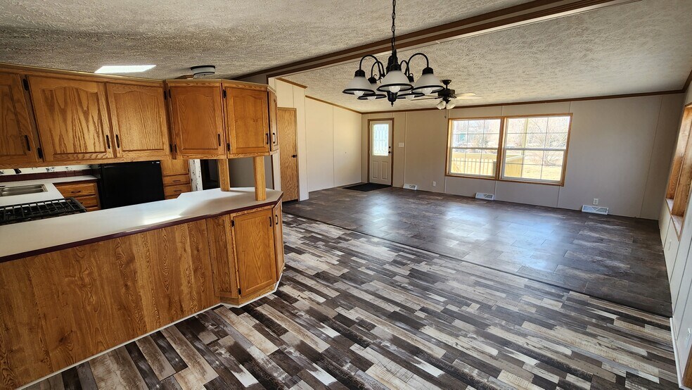 Building Photo - 433 N Crotty Ln