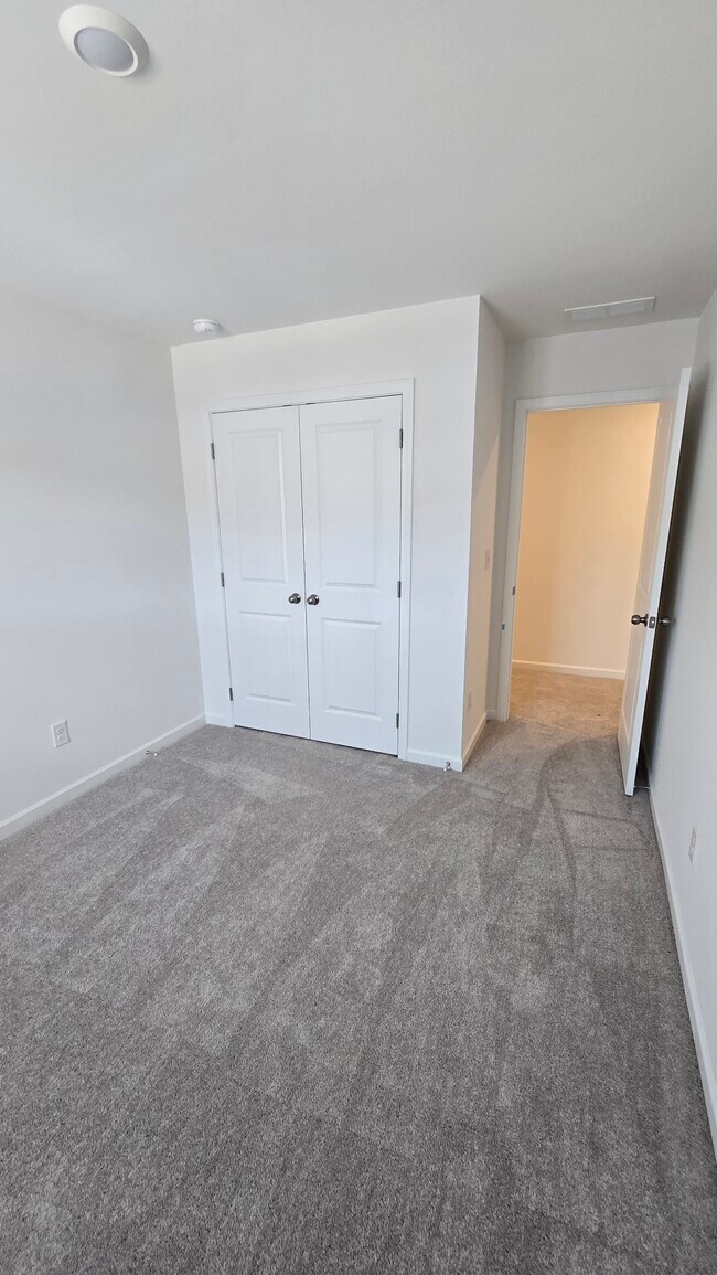 Building Photo - 217 Kenoot Dr