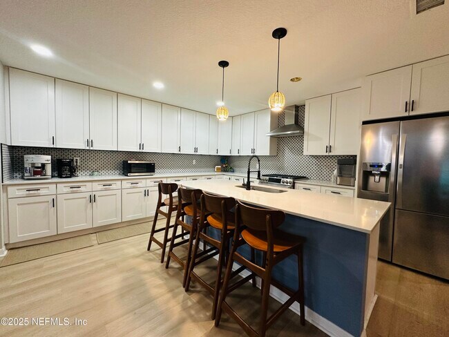 Building Photo - 14066 Inlet Dr