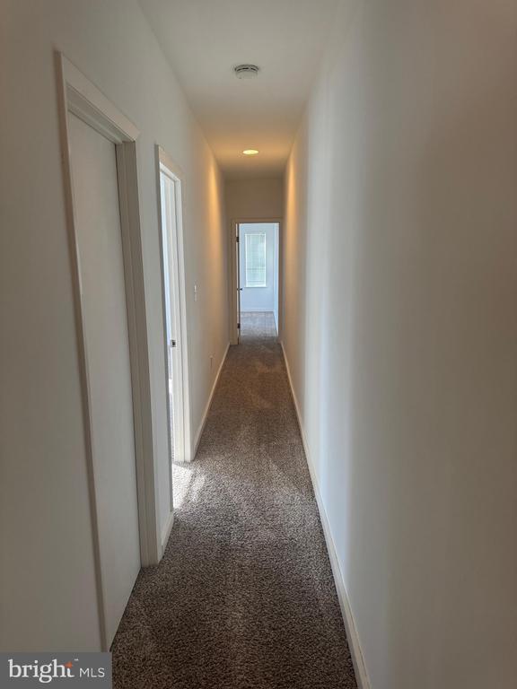 Building Photo - 526 8th St NE