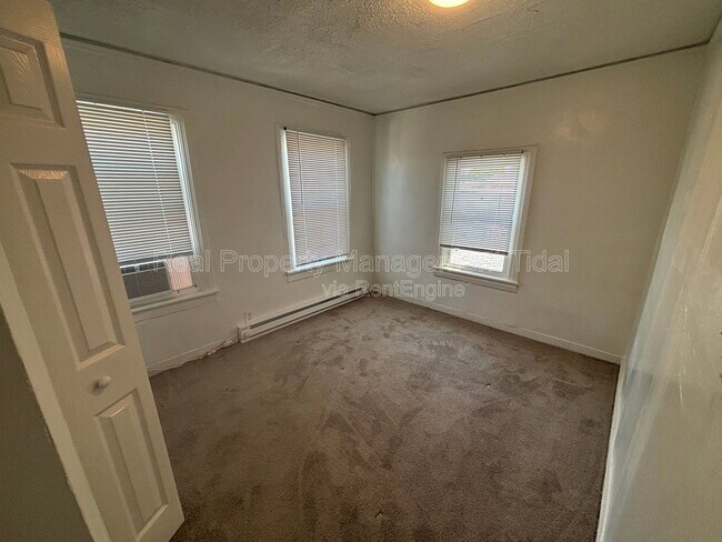 Building Photo - 821 Mt Vernon Ave
