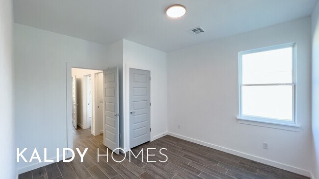 Building Photo - 17636 Salma Rd