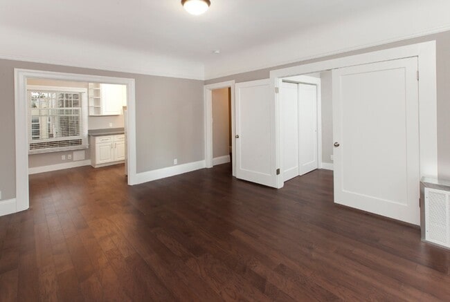 Building Photo - Lower Haight: Recently Renovated Studio w/...