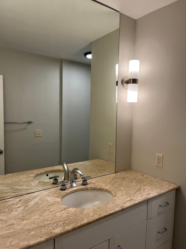 Building Photo - Abercorn Apartment