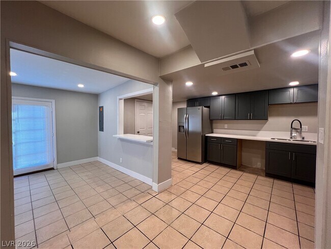 Building Photo - 2624 E Brady Ave