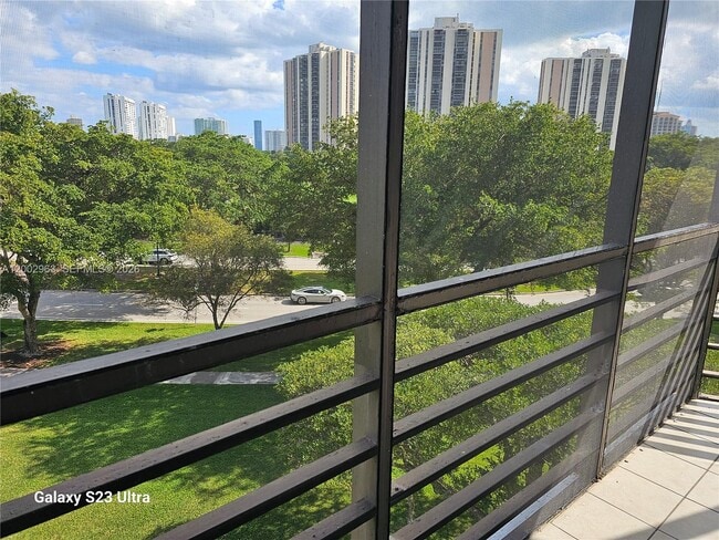 Building Photo - 20400 W Country Club Dr