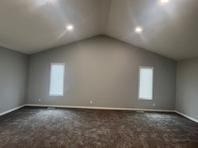 Building Photo - Four Bedroom For Rent!
