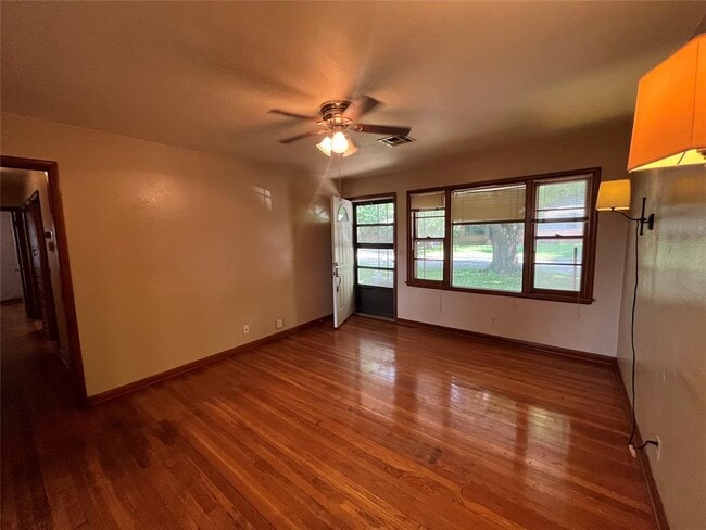 Building Photo - 511 Fleetwood Dr