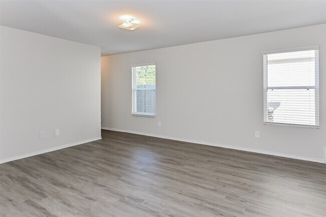 Building Photo - 21911 King Hts Ln