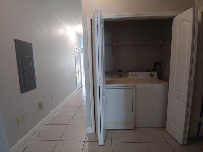 Building Photo - 2108 Shoma Dr