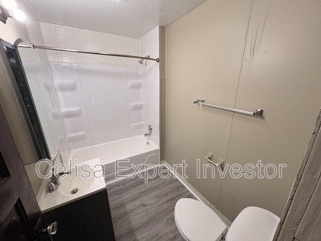 Building Photo - 1353 Huestis Ave