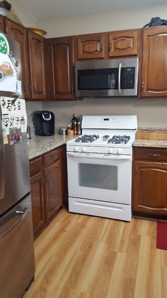 Building Photo - 474 Le Parc Cir