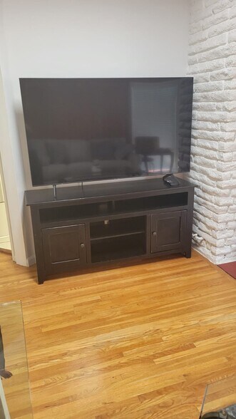 Building Photo - 1430 Manhattan Beach Blvd