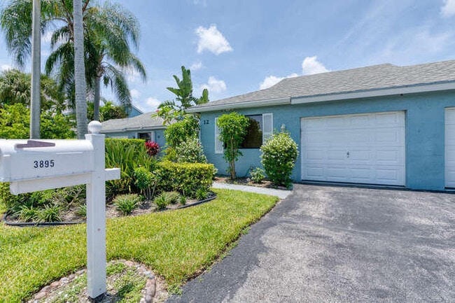 Building Photo - 3895 Island Club Cir W