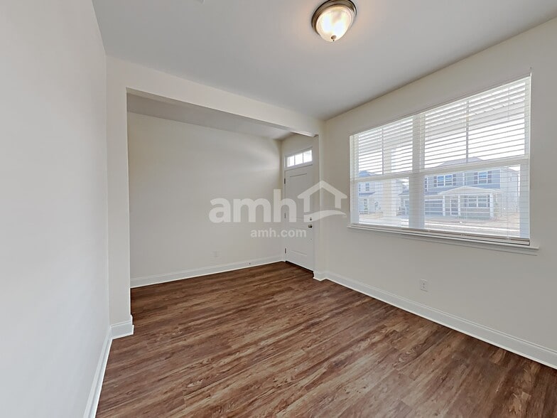 Building Photo - 4824 Chutney Dr