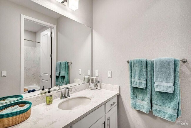 Building Photo - 327 Pear Tree Ln