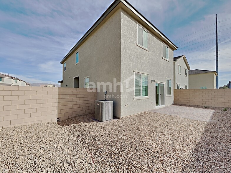 Building Photo - 1905 Viaggio Ave