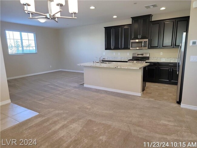 Building Photo - 3-BEDROOM TOWNHOME IN GATED NORTH LAS VEGA...